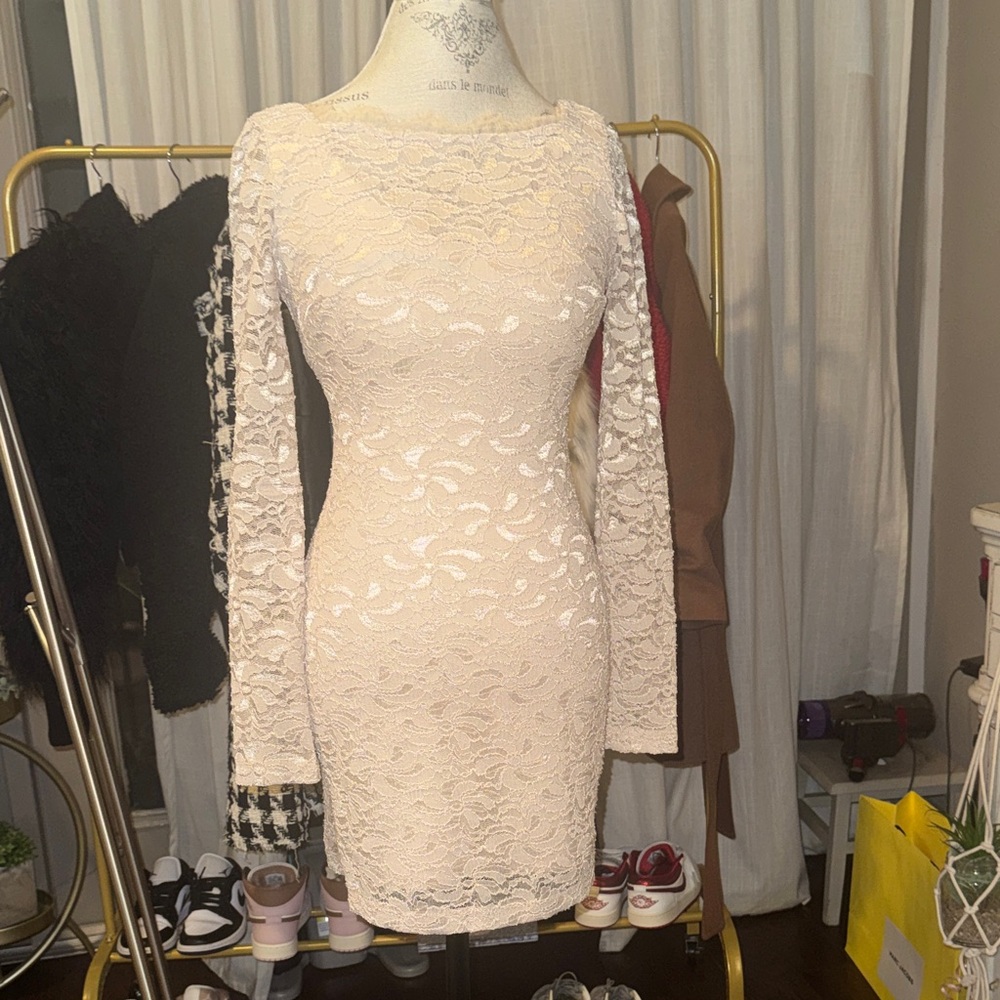 Elegant Cream Lace Longsleeve Dress Cocktail Dressy Sophisticated Outfit size 3